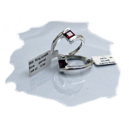 Sølvring m/firkantet rød granat